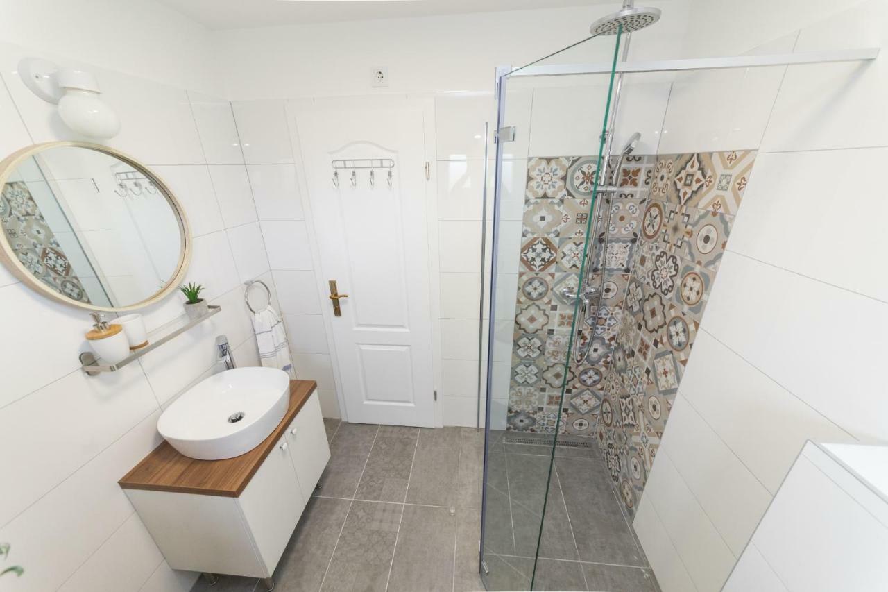 Apartmani Zara Затон Екстериор снимка