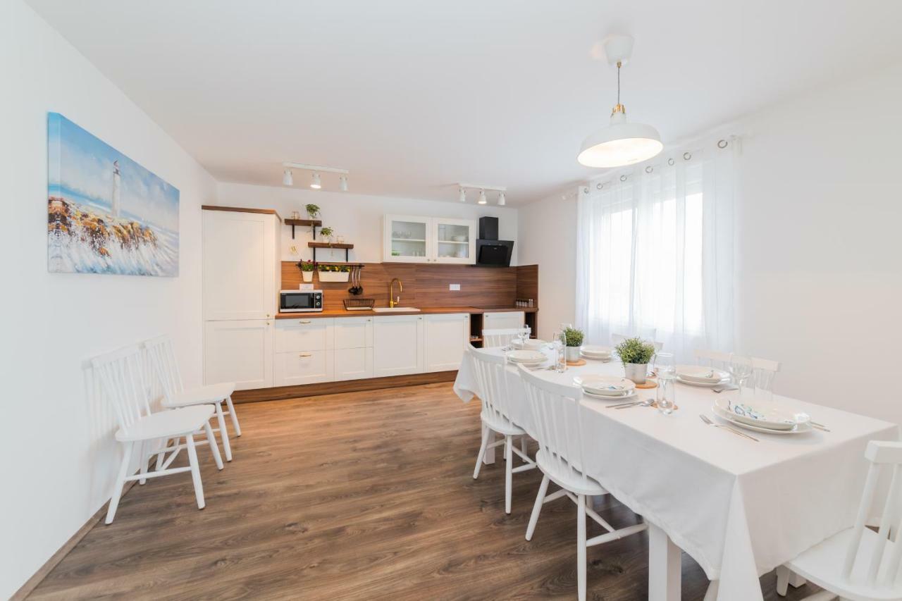 Apartmani Zara Затон Екстериор снимка