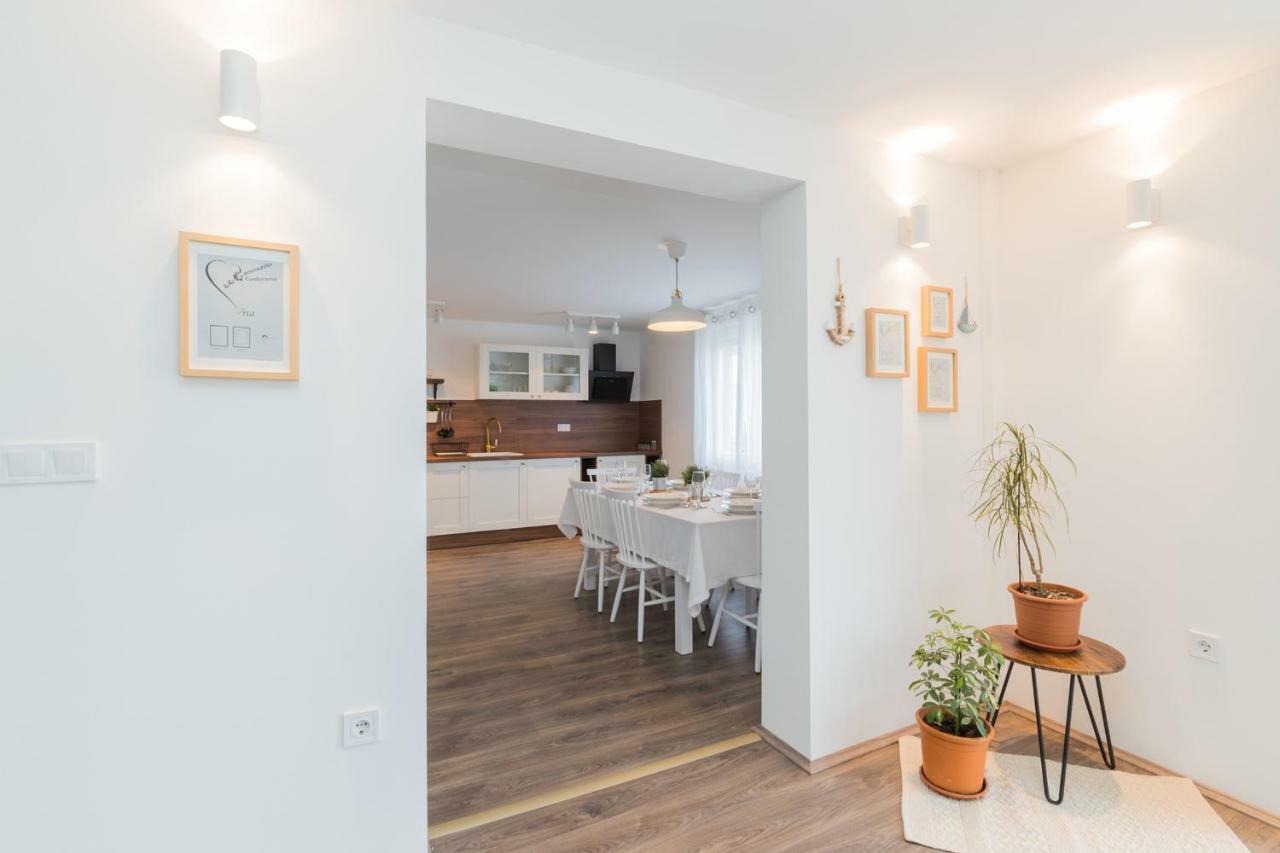 Apartmani Zara Затон Екстериор снимка
