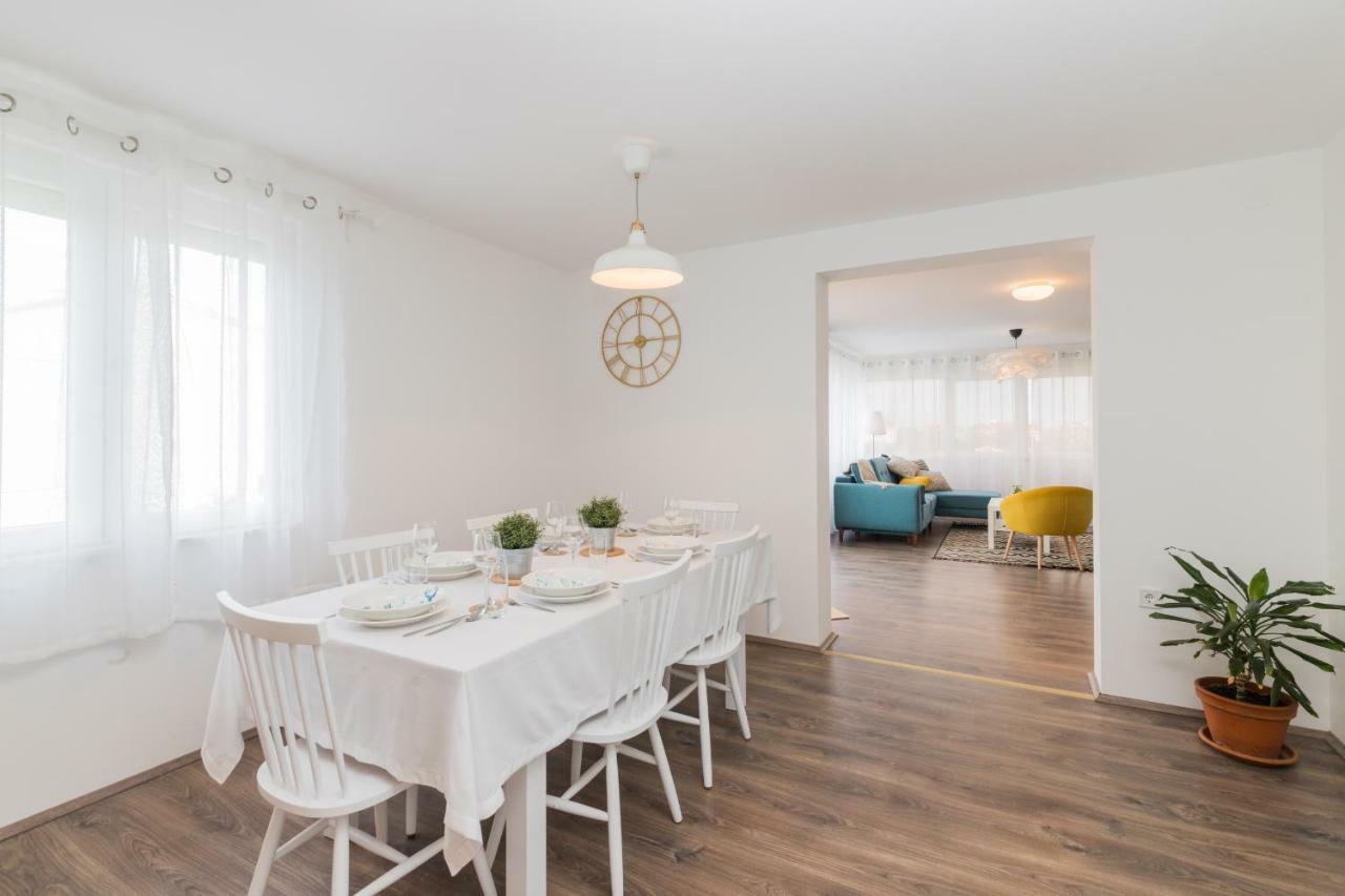 Apartmani Zara Затон Екстериор снимка