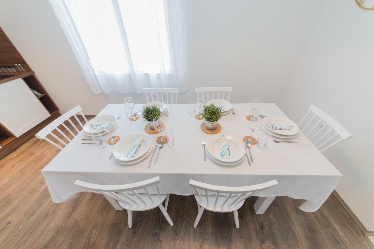 Apartmani Zara Затон Екстериор снимка