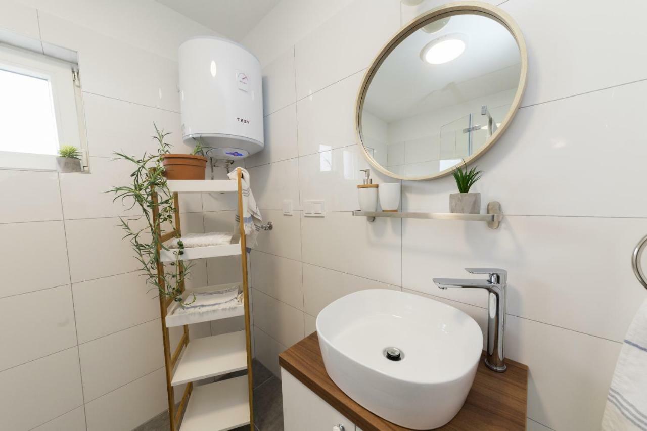 Apartmani Zara Затон Екстериор снимка